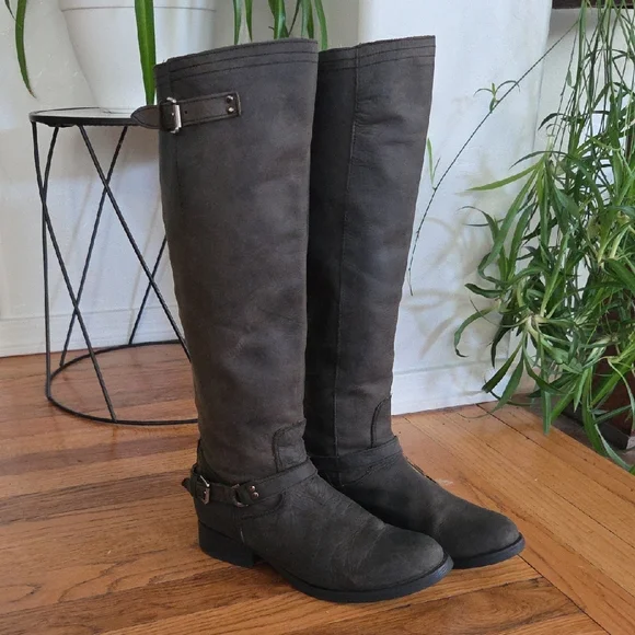 Steve Madden Black Kneehigh Boots with Buckle Straps - Picture 4 of 11